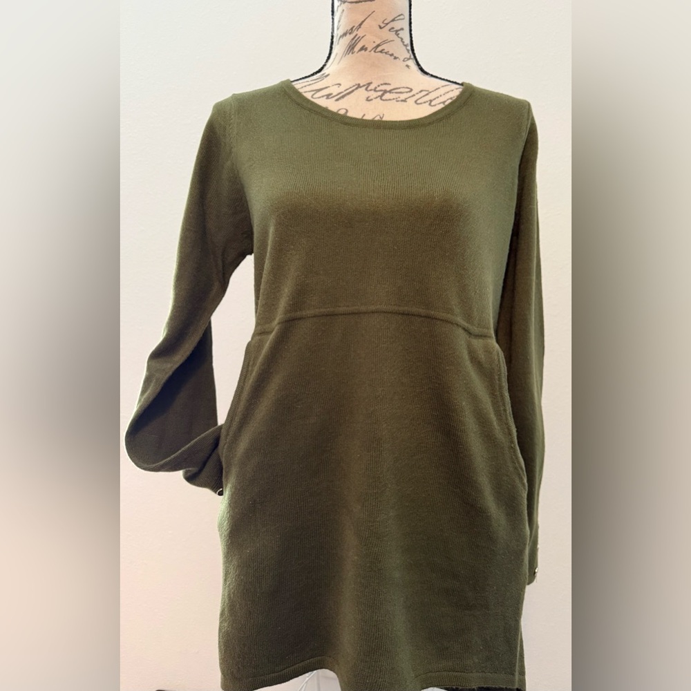 Vintage NY&CO Olive Green High Low Long Sleeve Sweater with Front Pockets